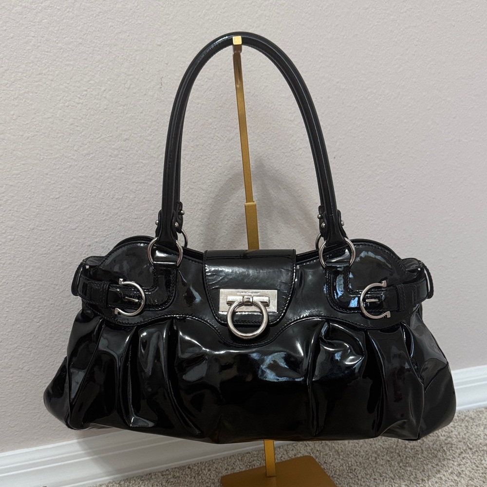 **♥️♥️Salvatore Ferragamo Black Patent Leather Handbag♥️♥️**